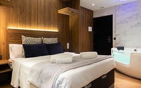 Daos Suites & Terrace Marbella